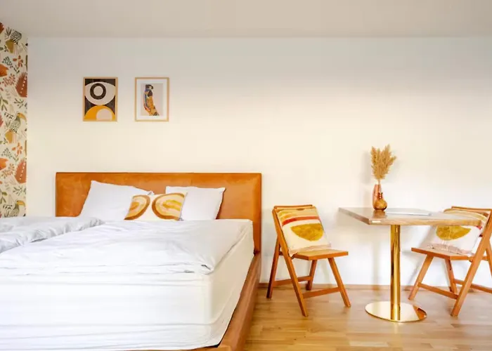 Cozy Central Apartment At A Special Price!